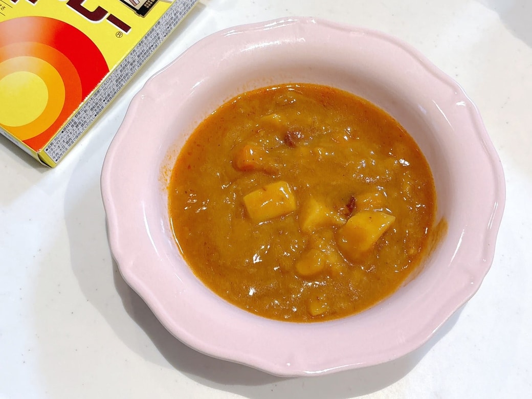 タバスコを加えたレトルトカレー