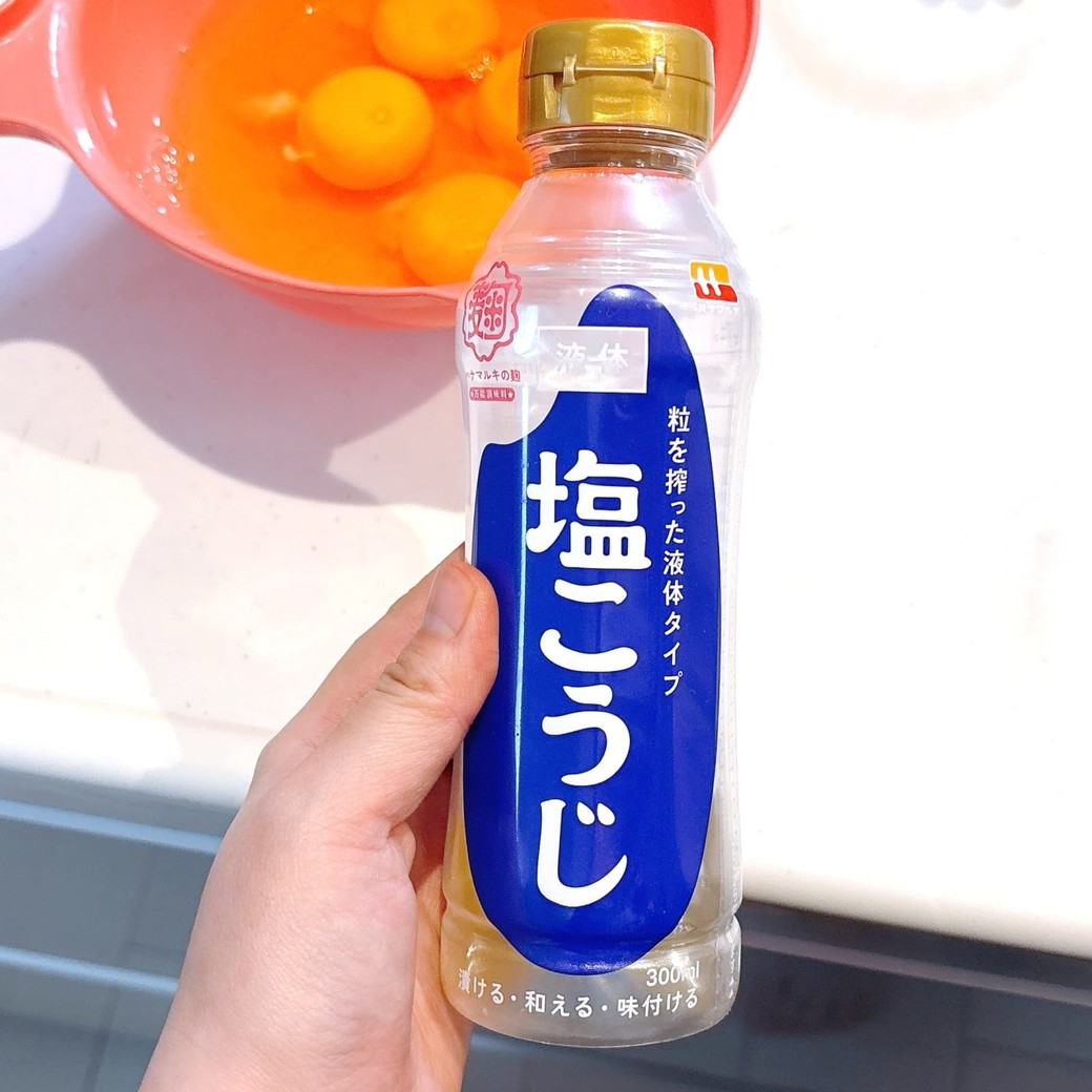 玉子焼きの味付けに使う「液体塩こうじ」