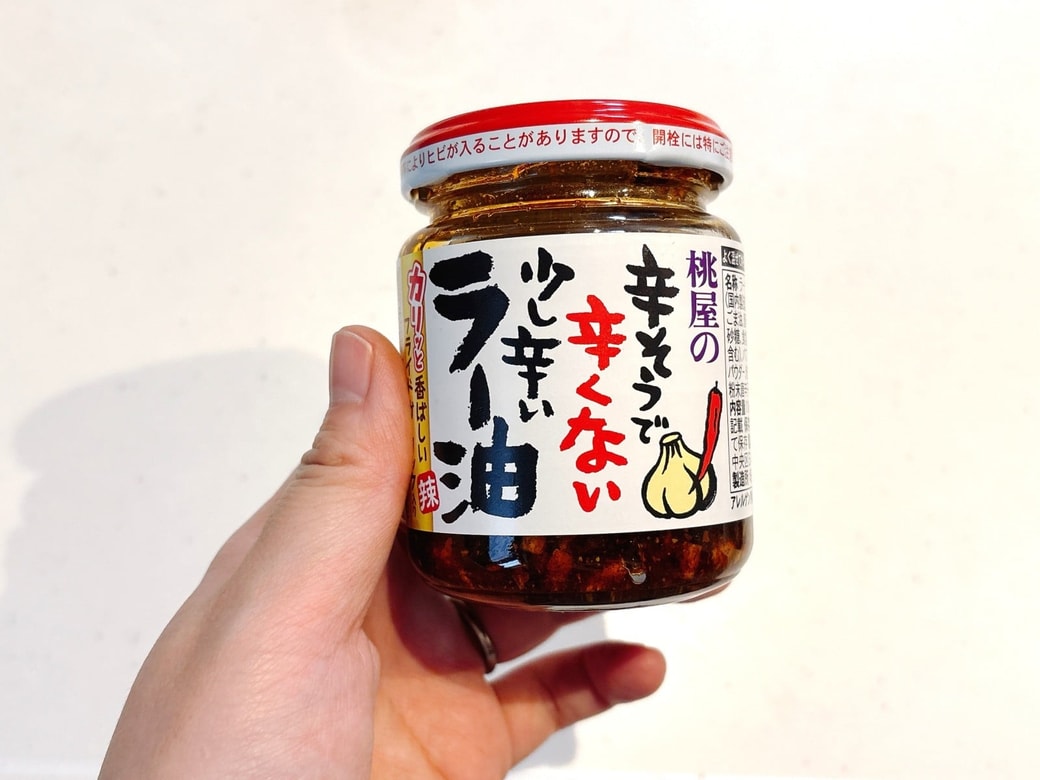 チャーハンの味付けに使う「食べるラー油」