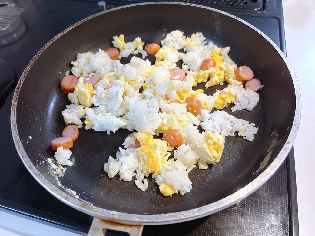 卵が半熟になったら炒め合わせる