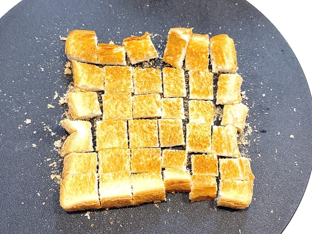 クルトンのように小さくカットする