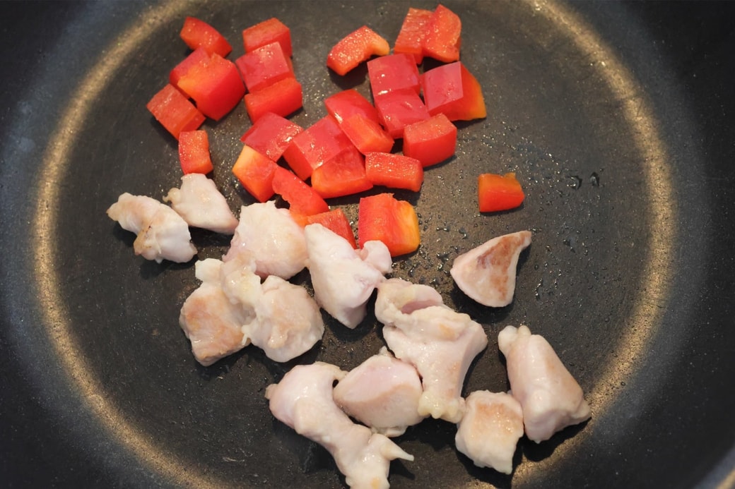 「鶏肉とパプリカのおにぎり」
