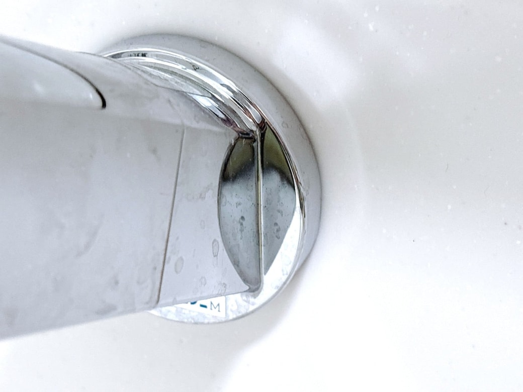 汚れが溜まりやすい「水栓のつけ根
