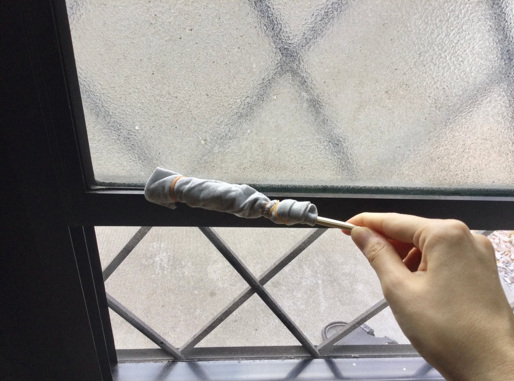 お掃除棒で掃除をする
