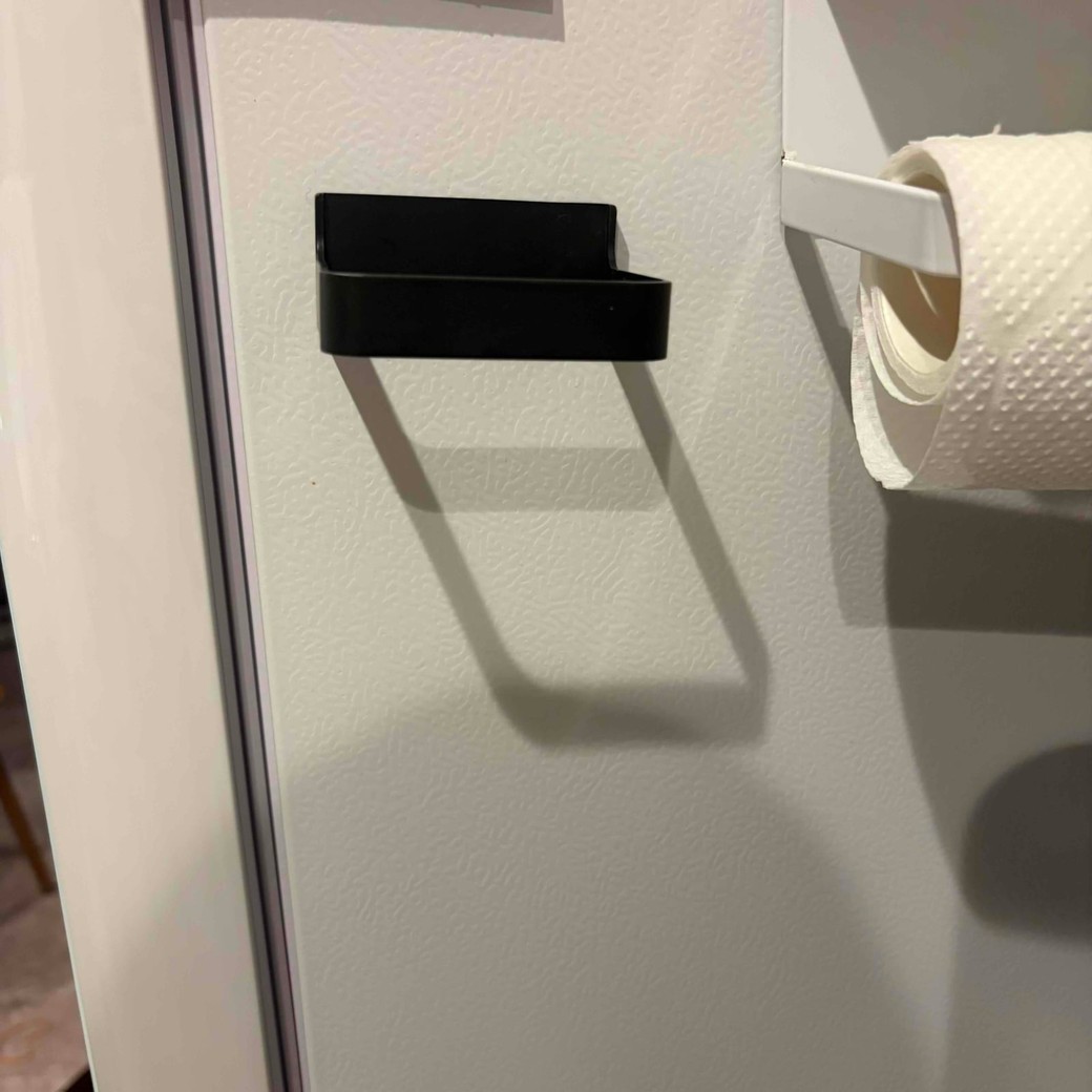 傘立てを冷蔵庫につけたところ