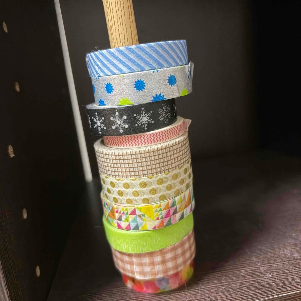 つっぱり棒を縦に使うと、マステをすっきり収納できる！