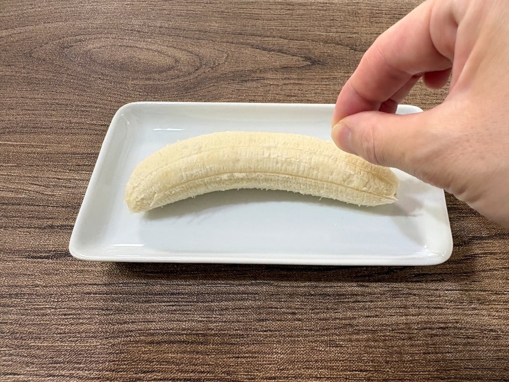 バナナに塩ひとつまみかける