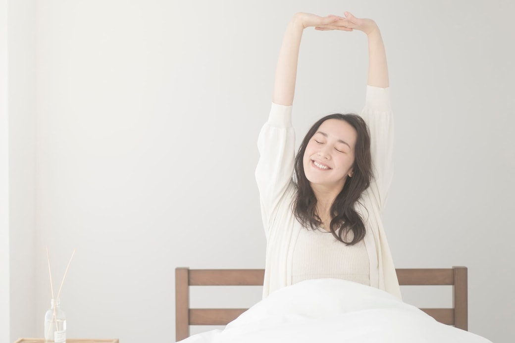 寝起きの女性
