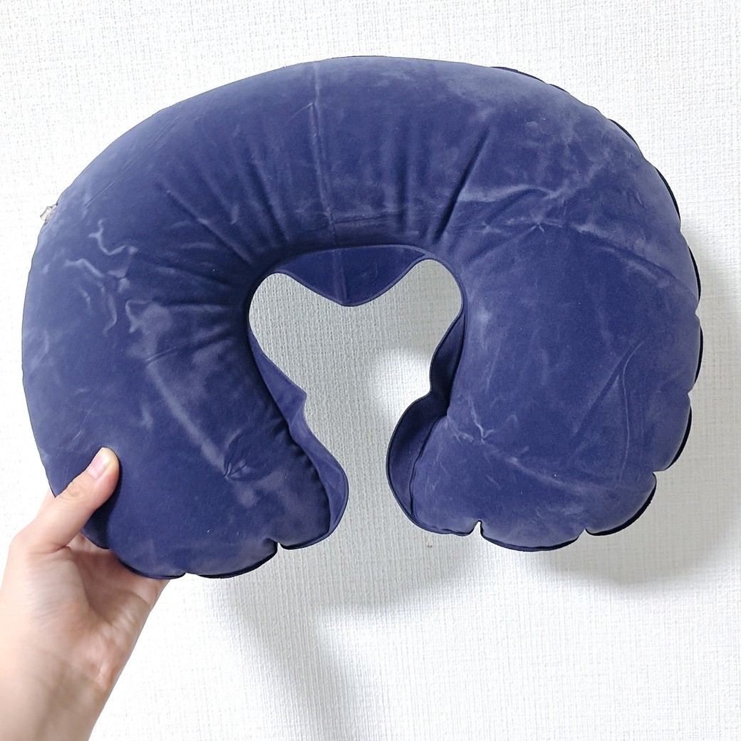 膨らませたエアー枕