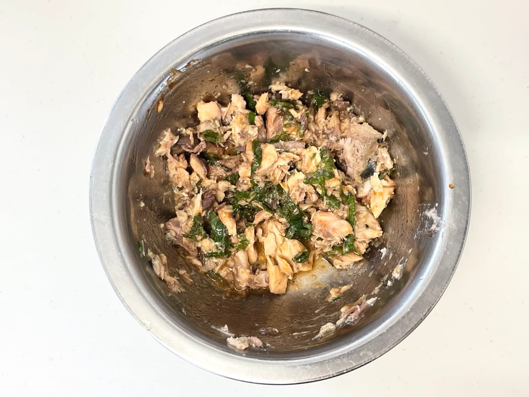 サバ缶ユッケ