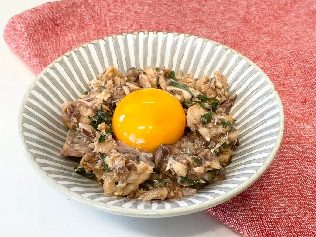 サバ缶ユッケ