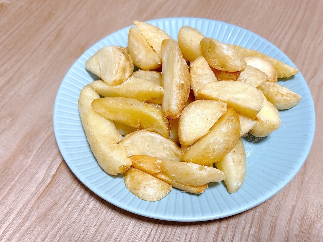 揚げたてのフライドポテト