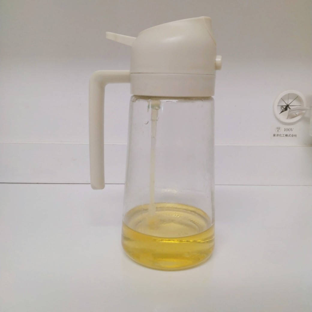 こした油を入れた容器