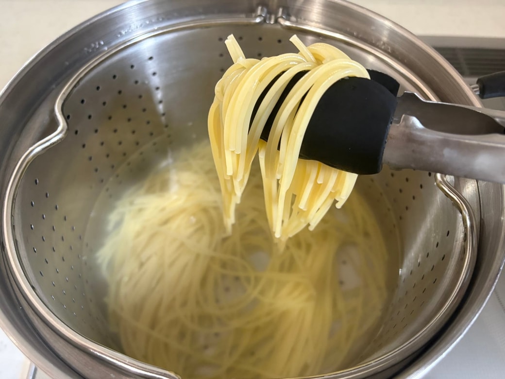 茹で具合を確認する