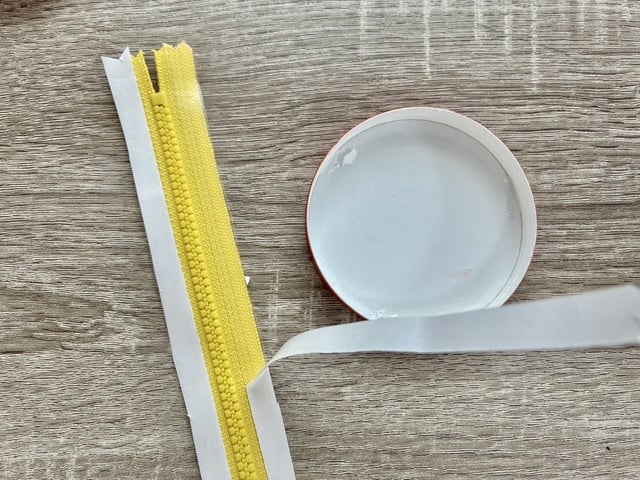 貼る