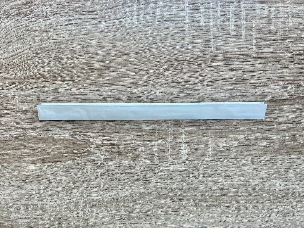 折る