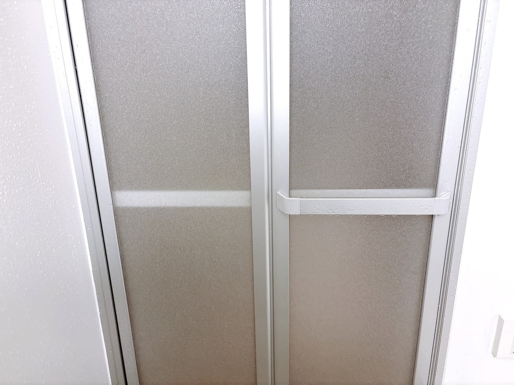 お手入れ後の浴室ドア