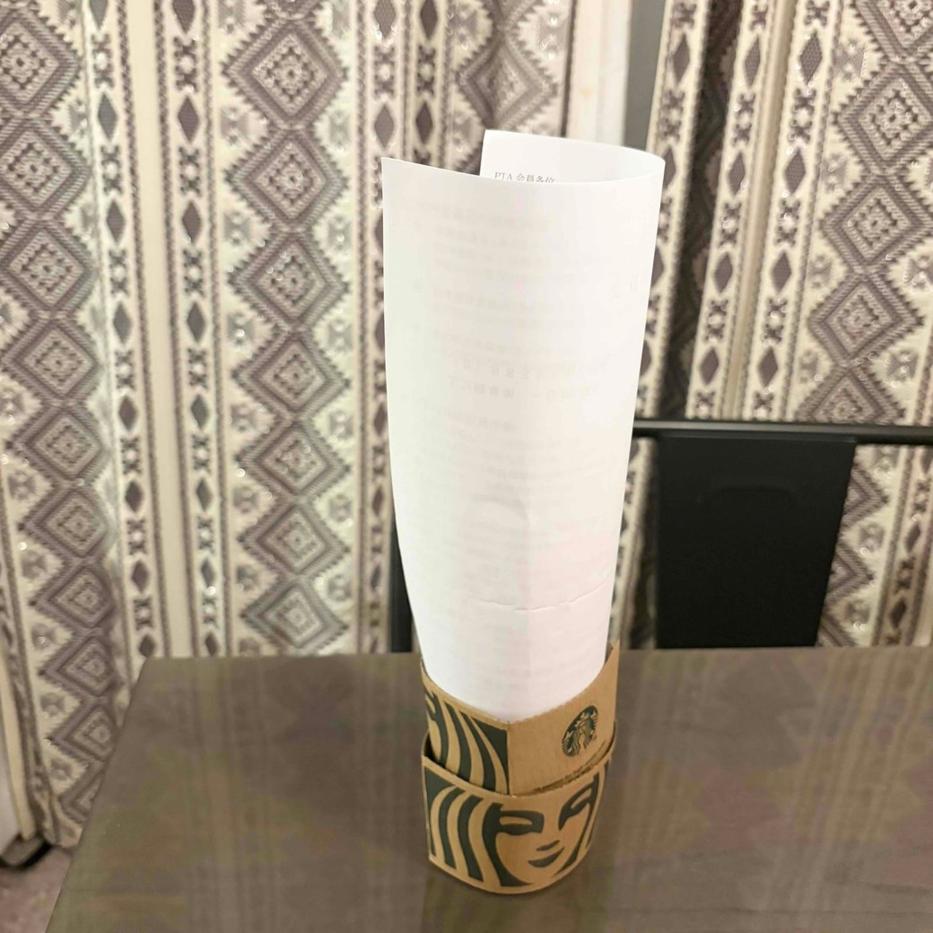 スリーブでペーパースタンドを作ったところ