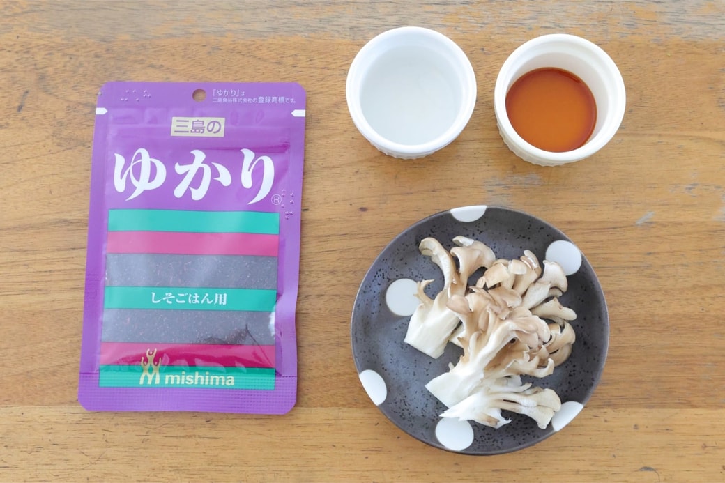 「ゆかりとまいたけのおにぎり」
