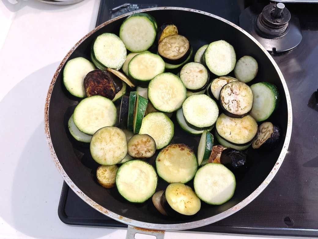 オリーブオイルにあえてフライパンで焼くだけ