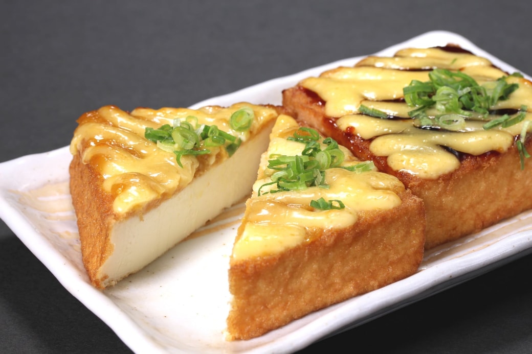 2．厚揚げのチーズ焼き