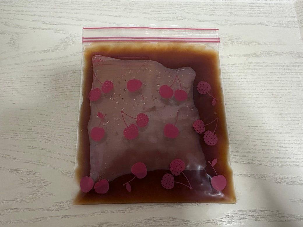 保冷袋に入れて凍らせたコーヒー