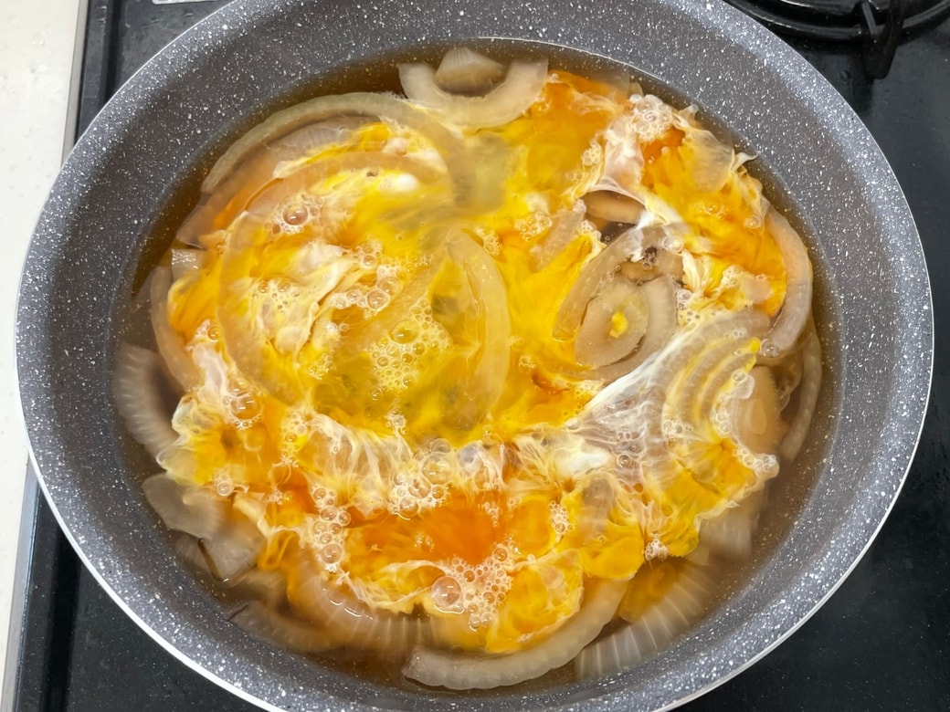 新玉ねぎの卵とじ