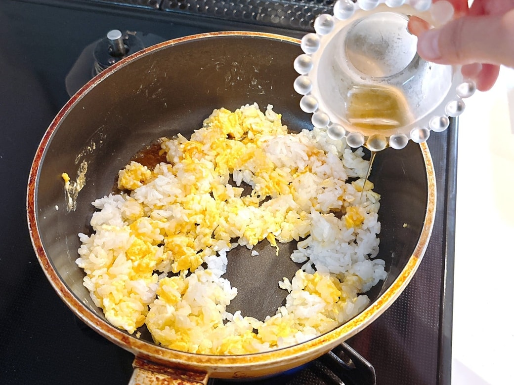 青じそドレッシングと塩こしょうで味付けする