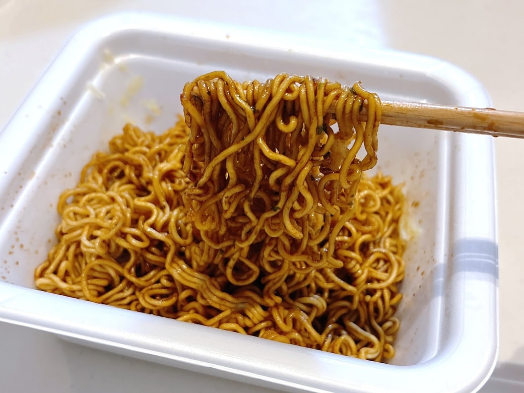 ごま油をかけたらしっかり混ぜる