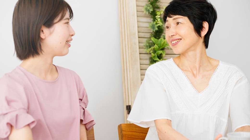 会話する親子