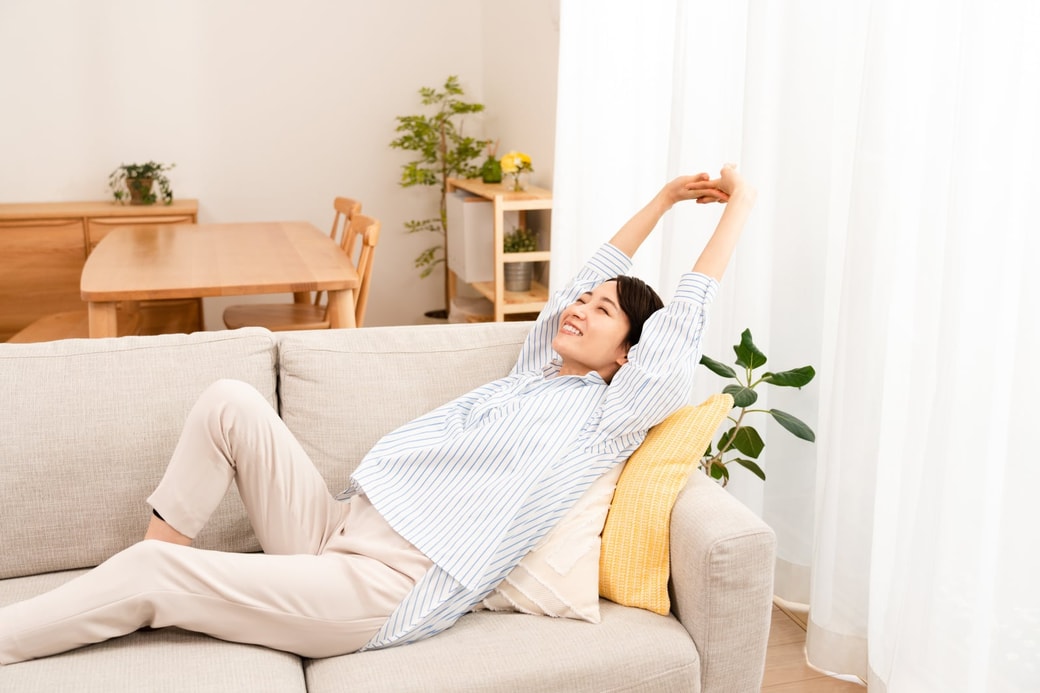 ストレッチする女性