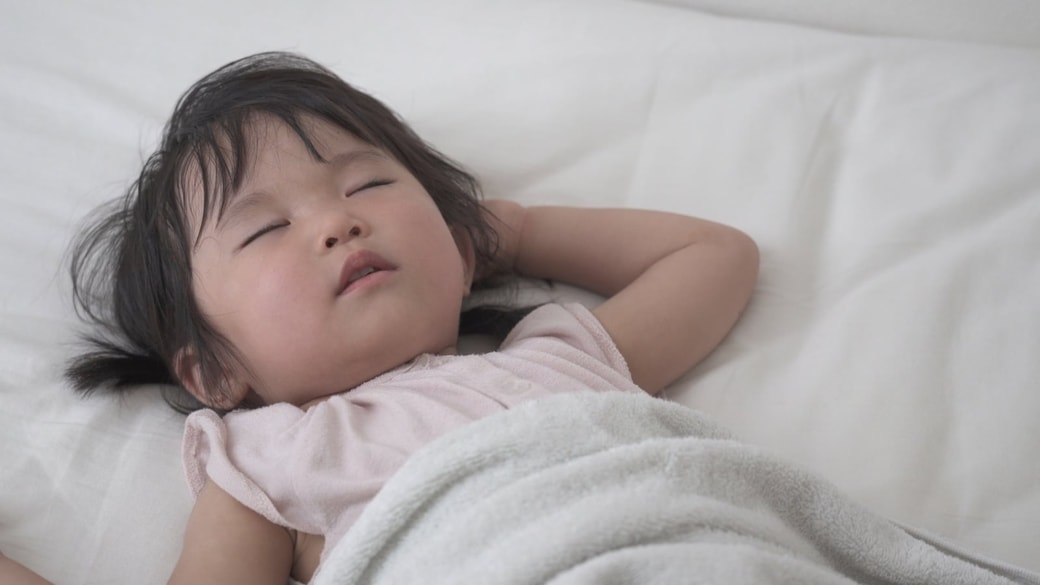 寝ている子ども
