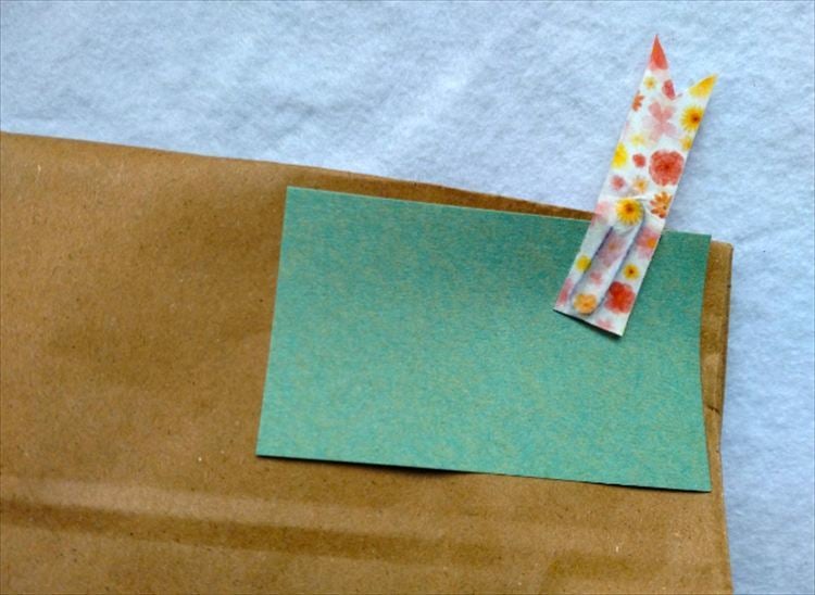 ゼムクリップをマスキングテープと組み合わせて作る「リボン風クリップ」のラッピング