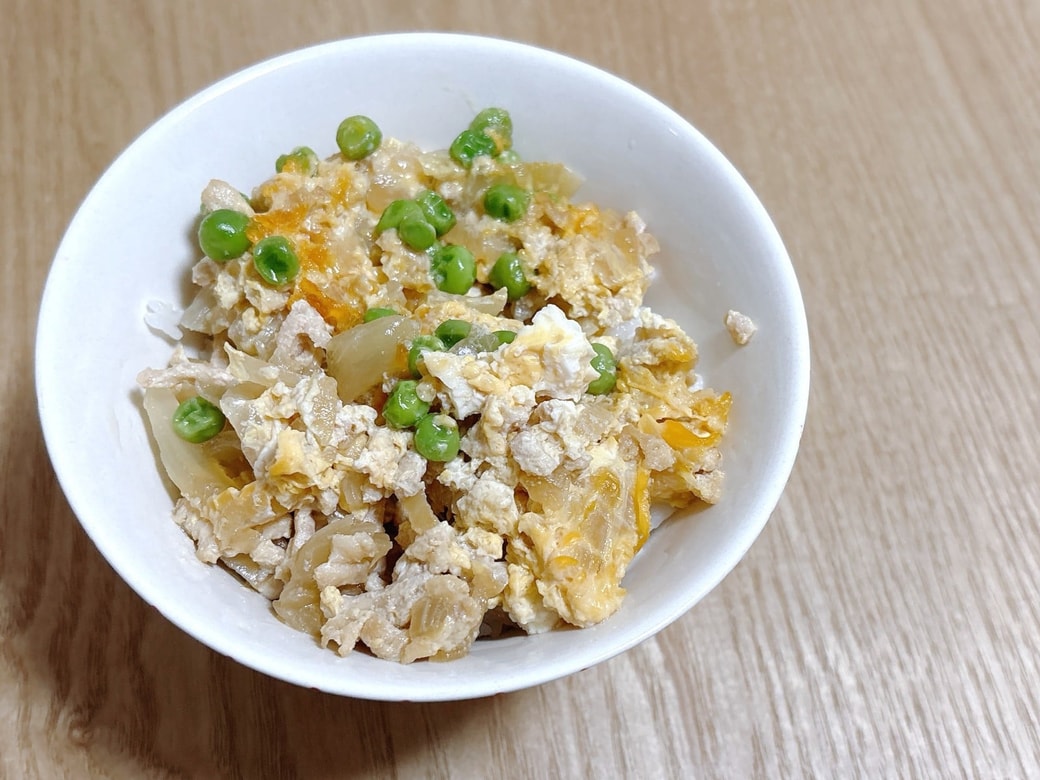 できあがった鶏そぼろの親子丼