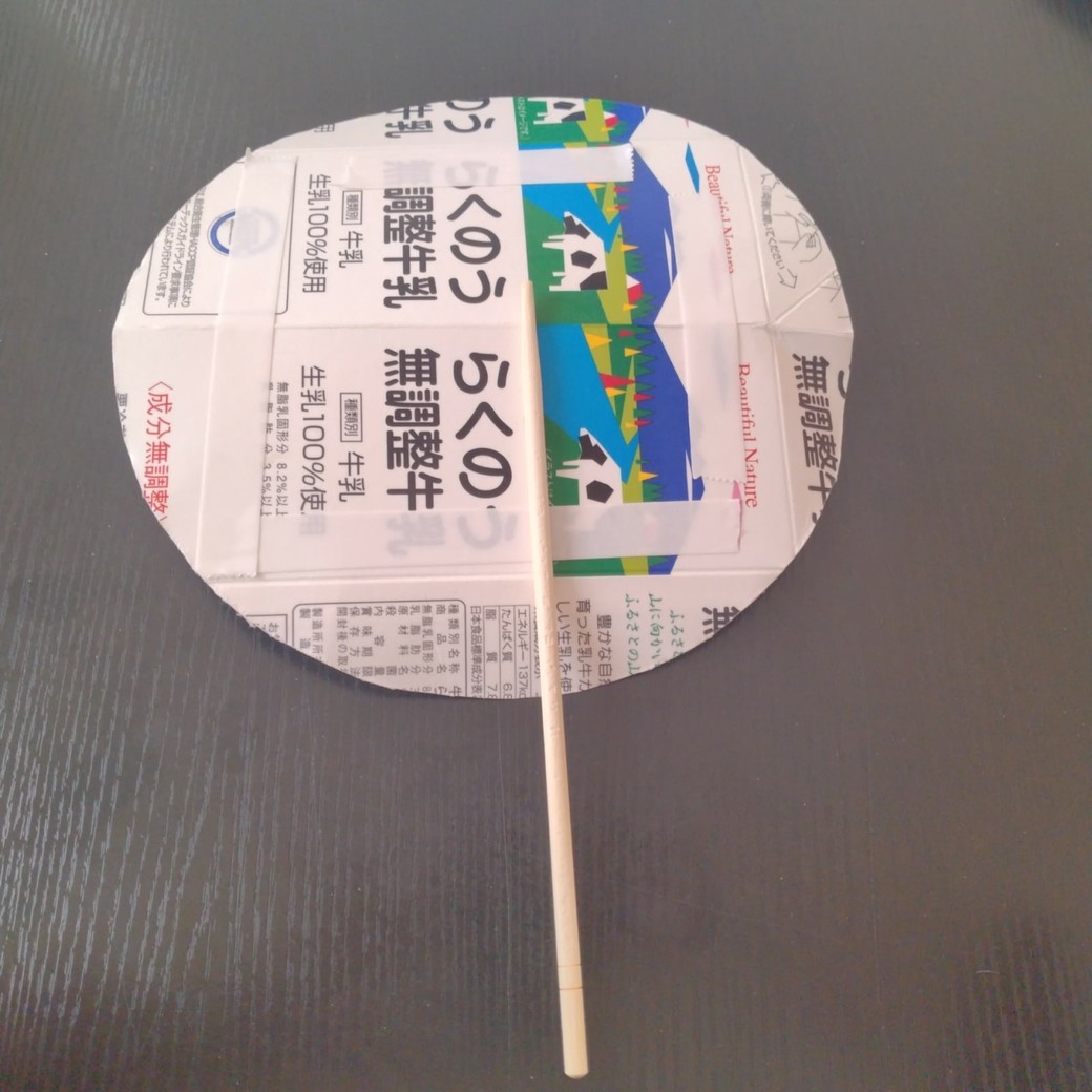 牛乳パックで作るうちわ