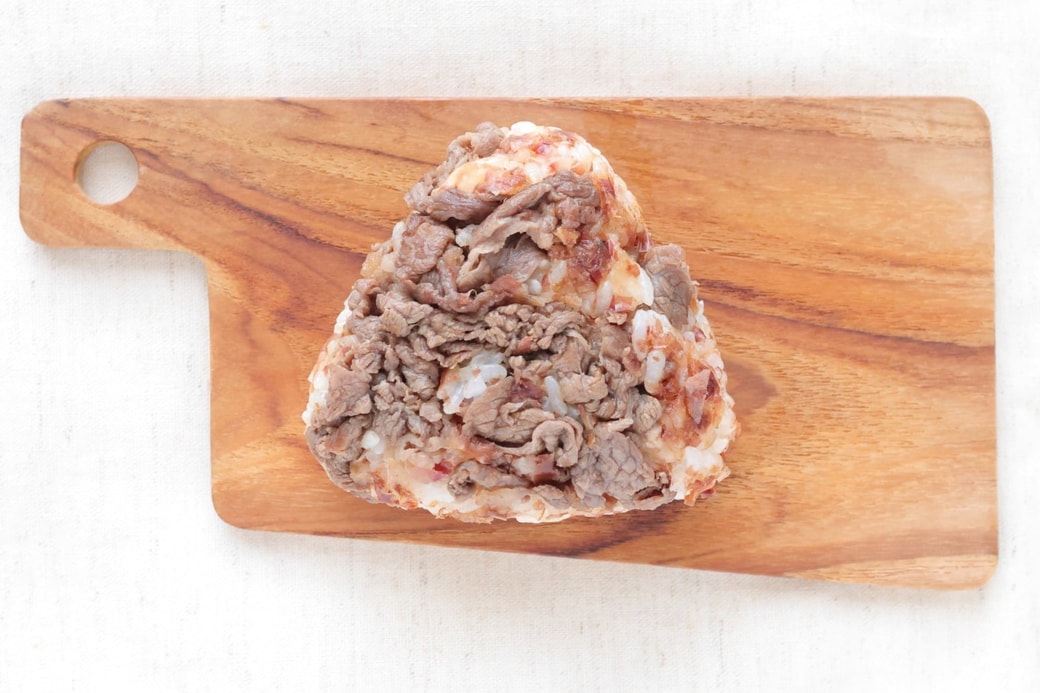 「牛肉おかかおにぎり」