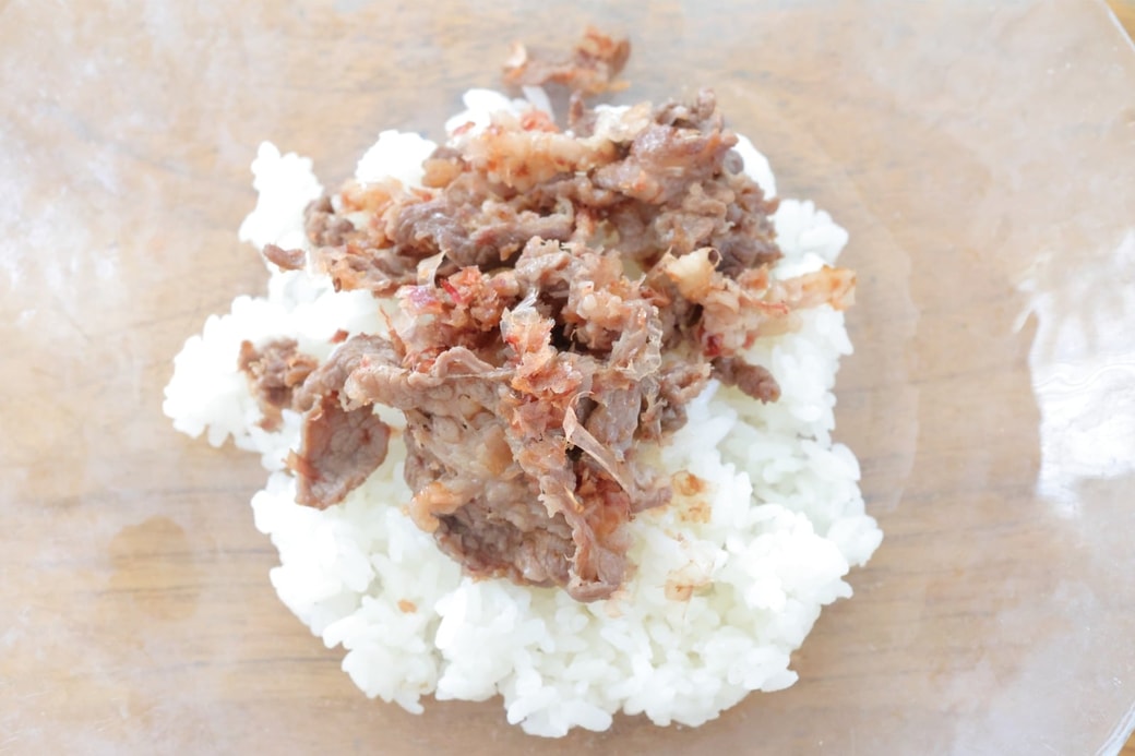 「牛肉おかかおにぎり」