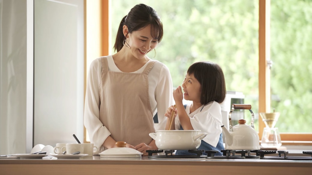 会話する親子