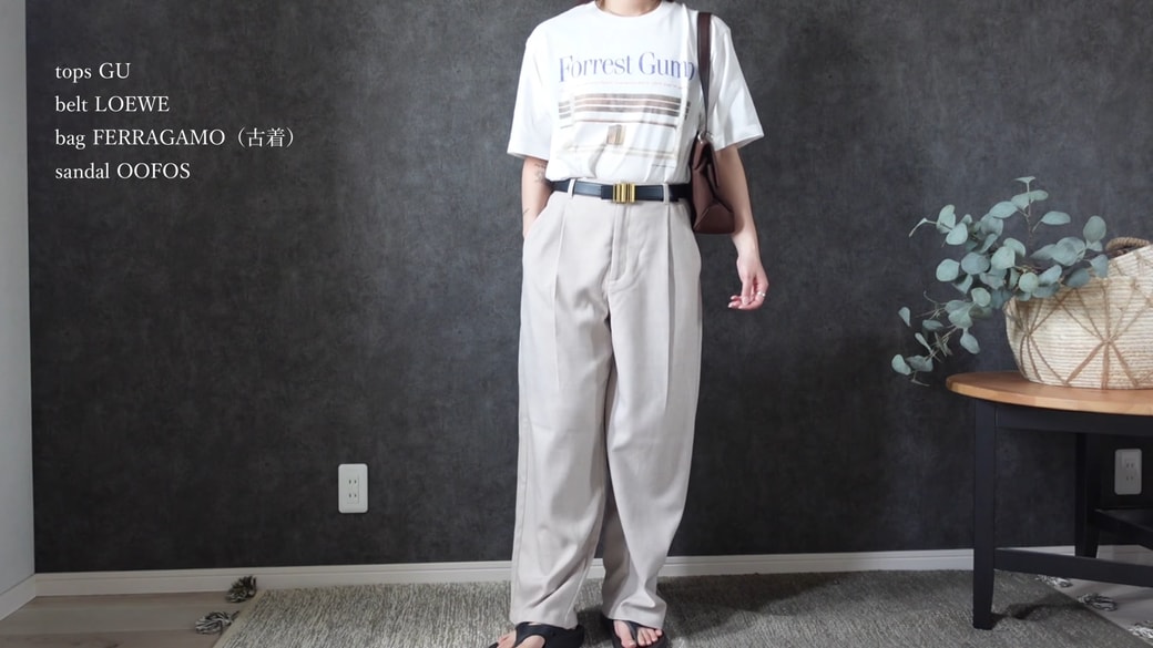 アンクルパンツ×ロゴT
