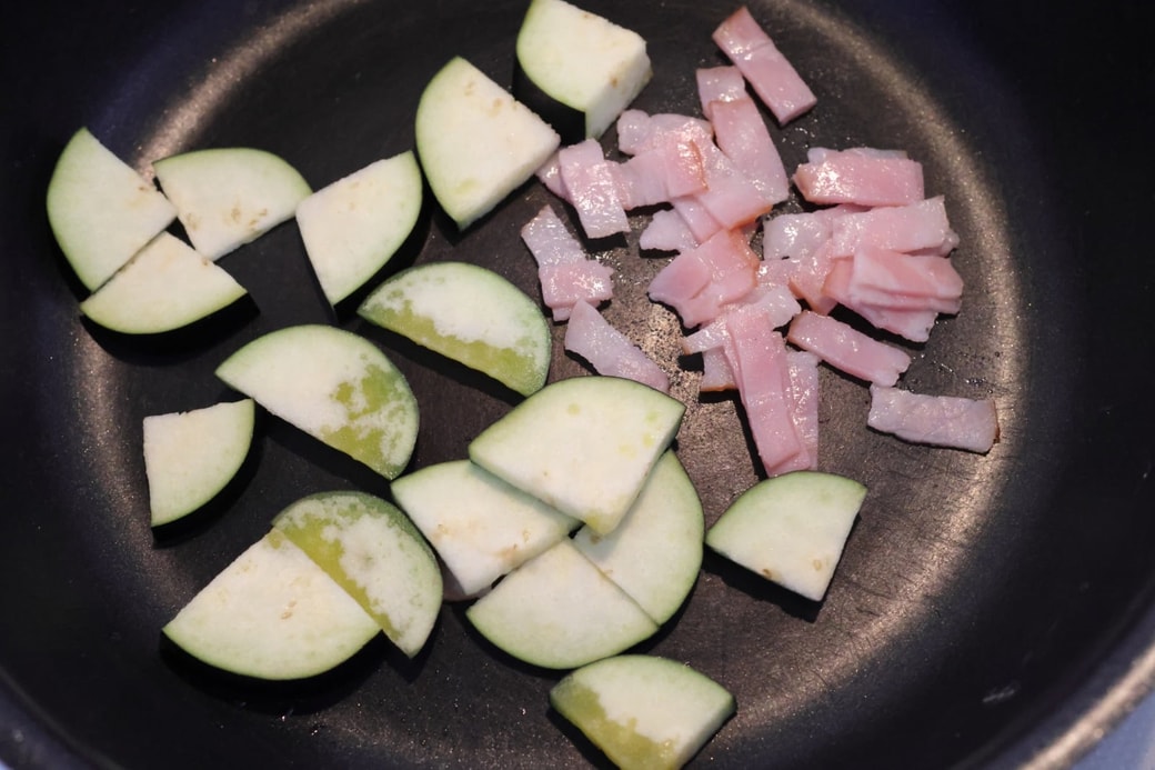 「なすとベーコンのおにぎり」