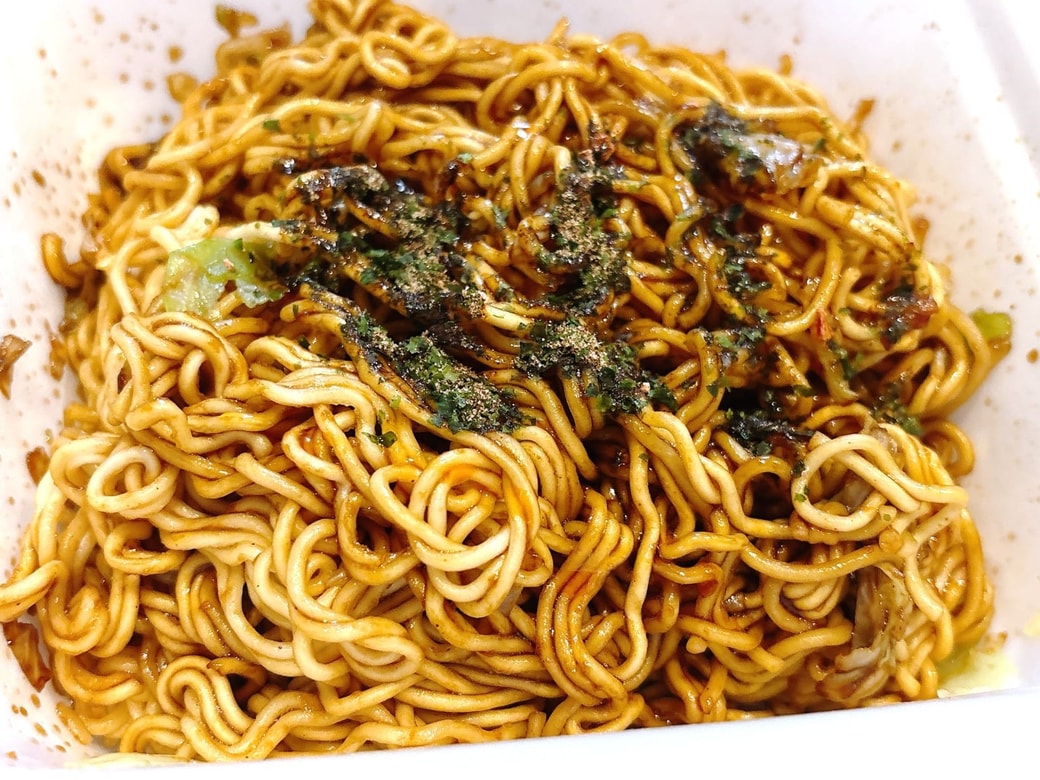 ラー油ちょい足し焼きそばのできあがり