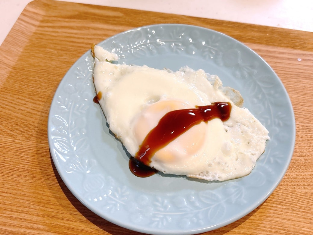 できあがった、オイスターソースがけの目玉焼き