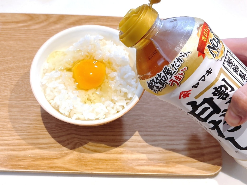 卵かけごはんに白だしを加える