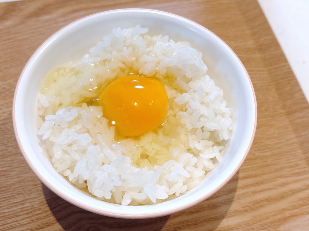 白だしを加えた卵かけごはん