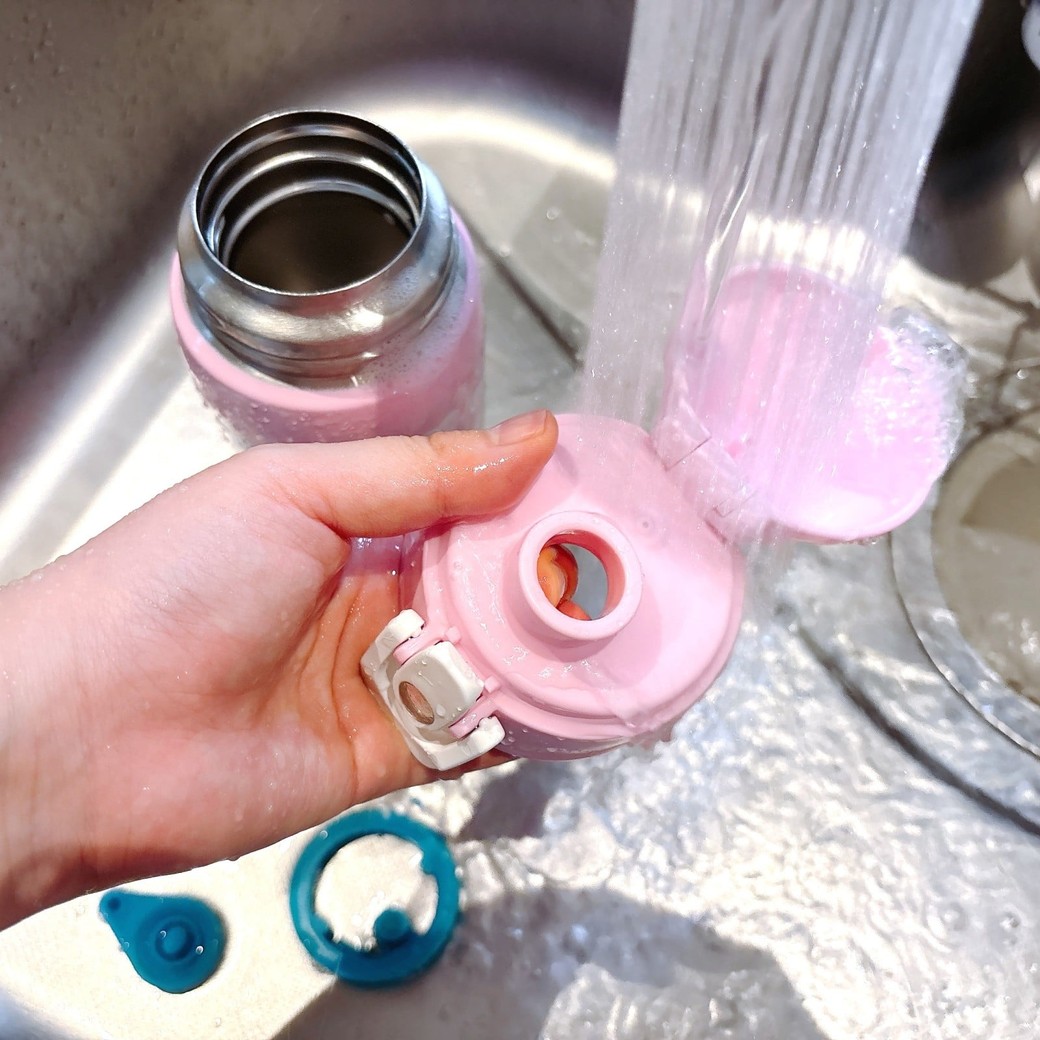 水筒を水洗いする
