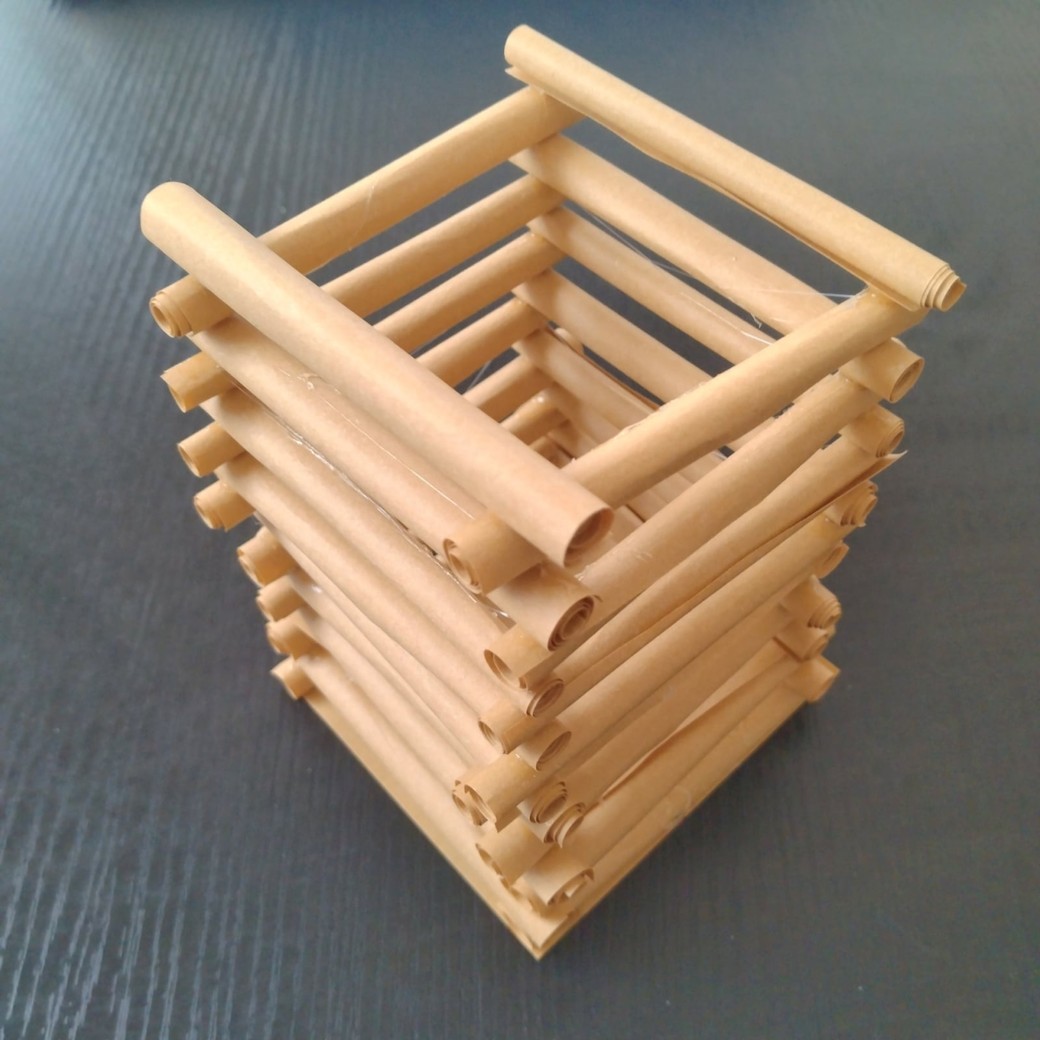 ふせんで作ったペン立て
