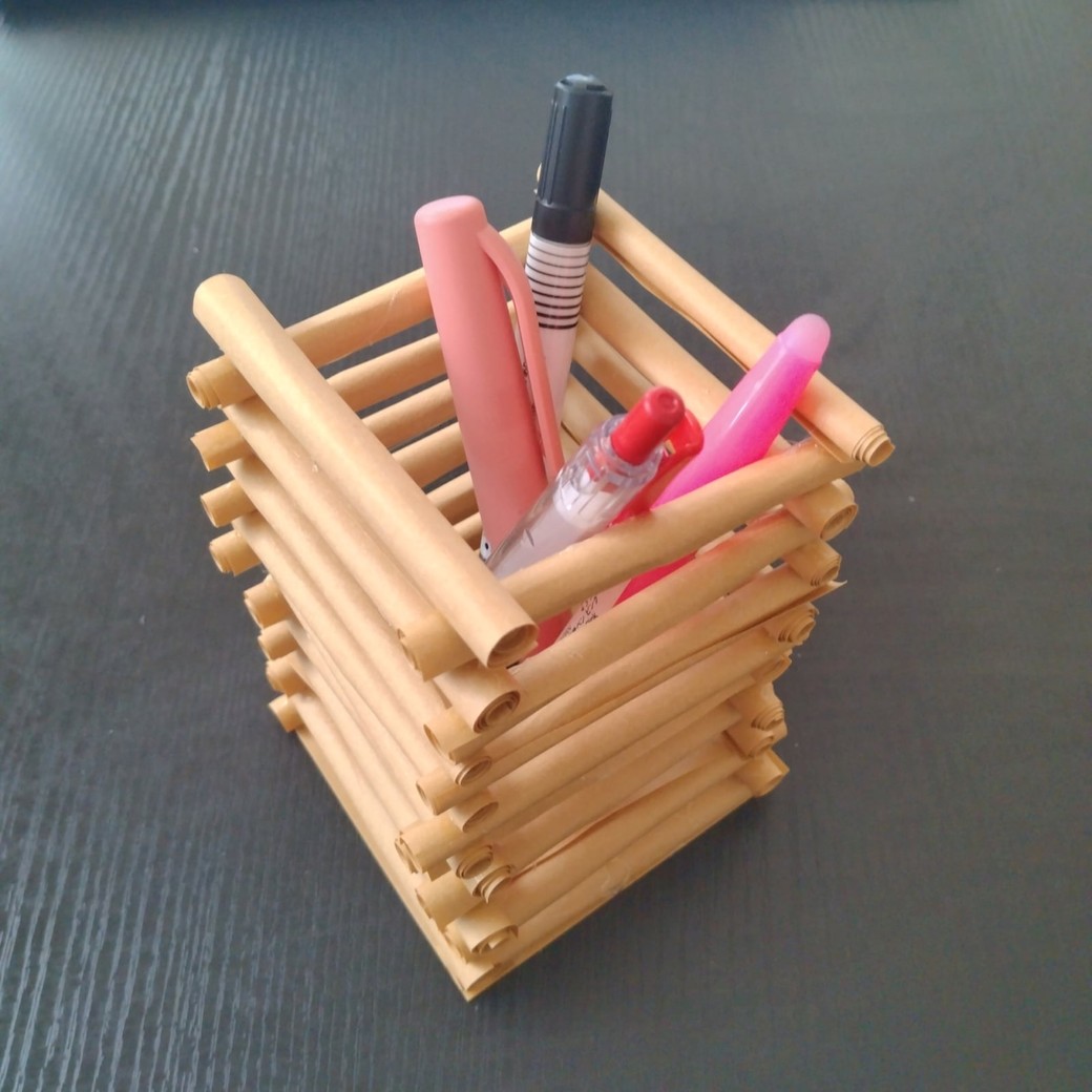 ふせんで作ったペン立て