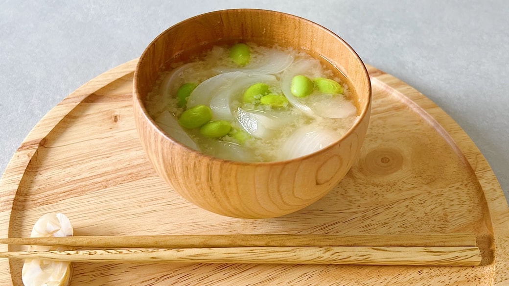 枝豆と新玉ねぎのみそ汁