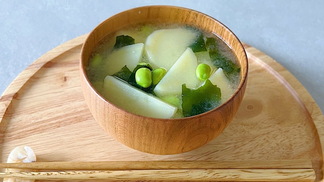 枝豆とじゃがいものみそ汁