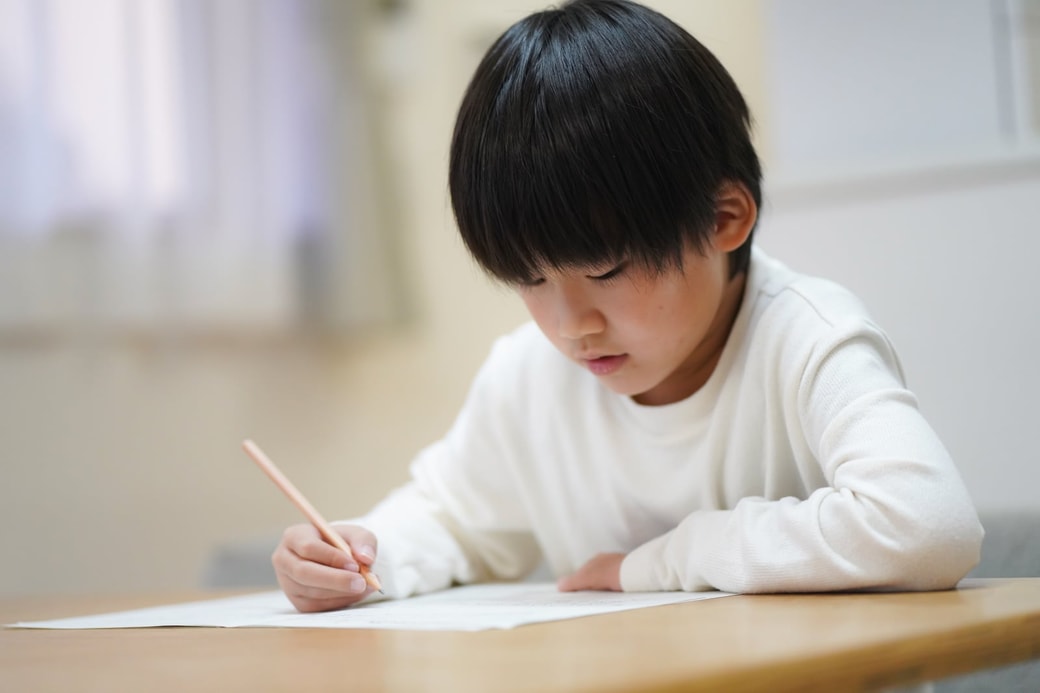 勉強する子ども